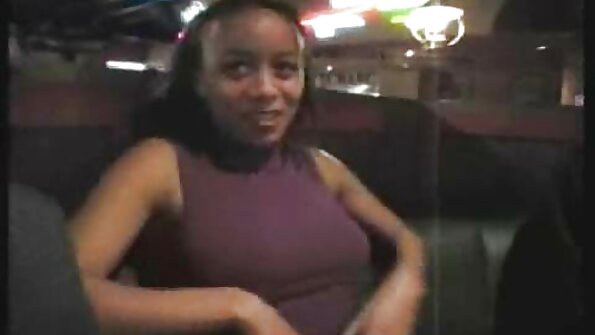 En xxxn seks respektabel mand tog af en prostitueret med en smart figur.