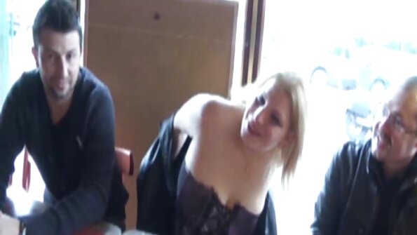 Smuk dukke slikkede pik seks videolar 2017 før sex.