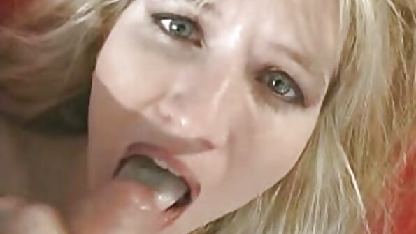 Sort pik knepper en tynd pige i et elastisk hul. seks hd xxx