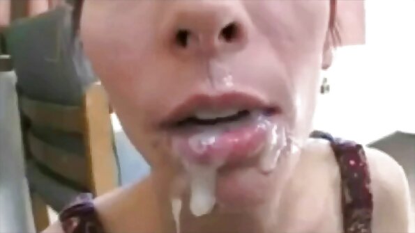 Fastspændte penis med bryster og rykkede af. seks vidyo uz