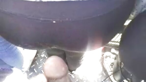 Træneren blæste pigen ned i porno video seks et pænt hul.