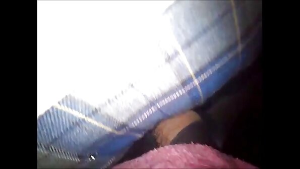 Fyren afsluttede fra et hard sex porno hd blowjob på sine tidligere læreres briller.