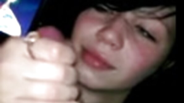 Damen med piercingen spredte dog sex porno benene foran mulatten.