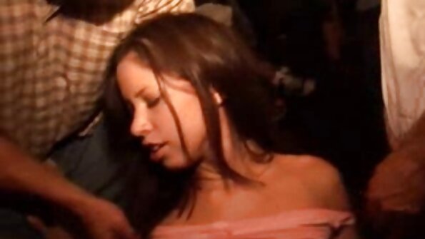 Den flittige tæve tog en stor pik wanita sex video i munden.