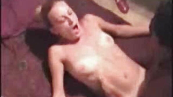 Ensom prinsesse sutter mandlig porno anal sex penis i sauna.