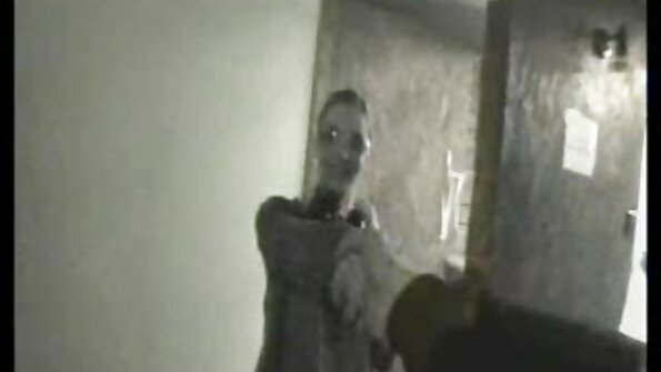 Bundet sex porno vıdeo izle og halsen kneppet en charmerende chick.