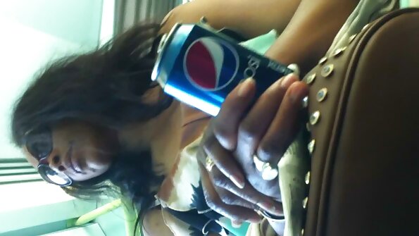 En fremmed dame sluger brezzer seks en fed pik.