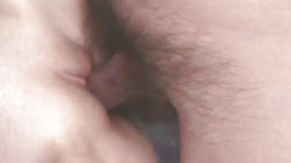 Den rødhårede mand indsatte sin tynde penis bagfra. latina seks