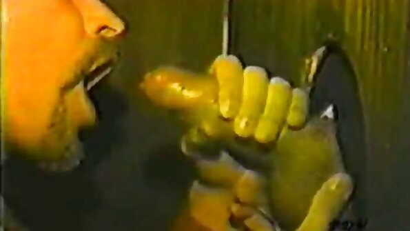 For at sluge sels porno en tyk pik åbnede hun munden på vid gab.