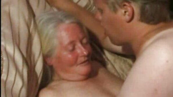 Groft sex med en seks porno porno seks afrikansk kvinde i naturen gav den mandlige tilfredsstillelse.