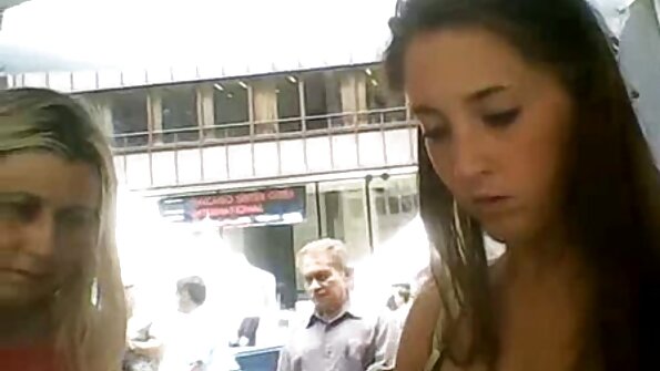 En øm chick accepterede tilstrækkeligt en stor pik i pono seks sengen.