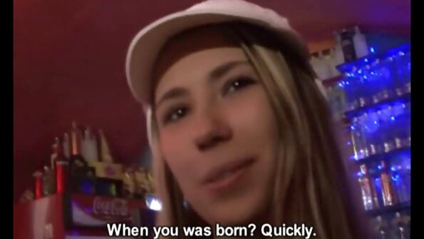 Hardcore sex seks videolar online med en sød tøs i et jakkesæt på en køje.