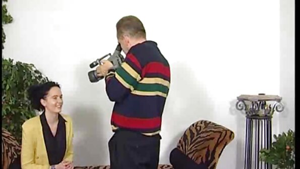 Efter at have onaneret gav hun sig til türk kiz sex drengen i røven.