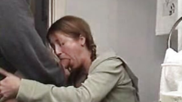Lille blond tøs sugede af sin gode porno seks xxxx ven.