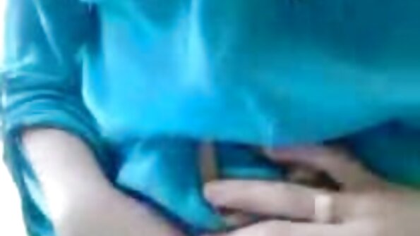 Minxen pumpede kusse op massage film sex med en pomp og onanerede med en dildo.