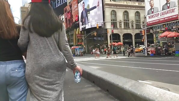 Smuk porno sex 20 blowjob på balkonen af ​​en blond skøge.