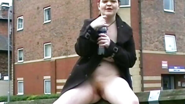 Plumper onanerer perfekt hendes rummelige slids. xxx madura sex