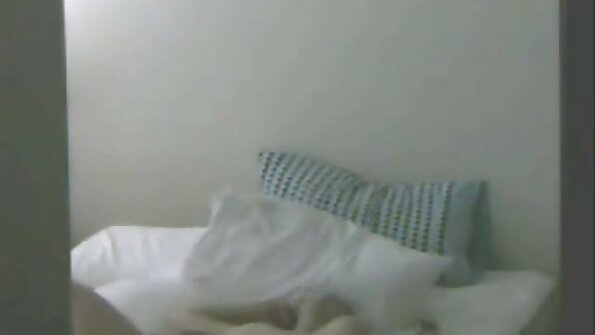 Ung sekretær har en seks porno wideo kæmpe pik i hendes fisse.
