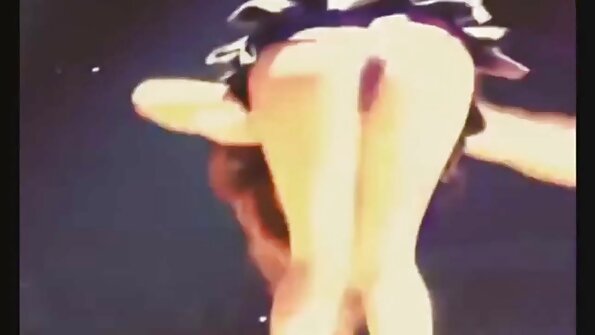 Hungry ladies' mand startede sex med en smuk blondine. grupni porno video