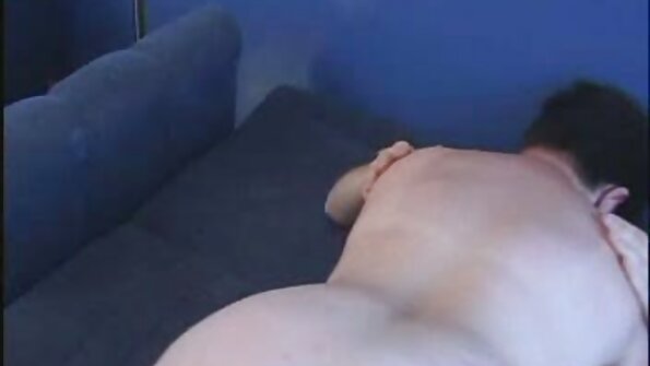 En seks porno na jivo erfaren massageterapeut tilfredsstillede gerne en spinkel klient.