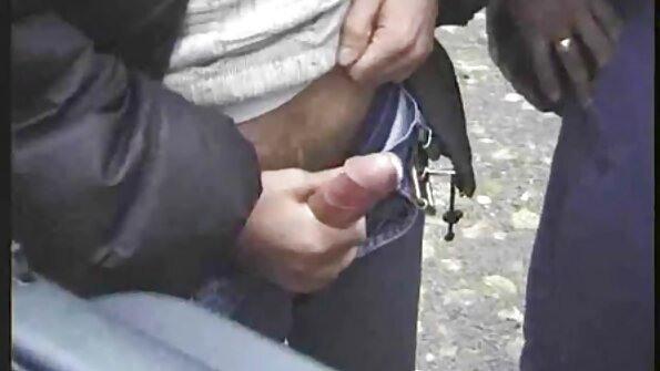 Lidenskabelig pige i stribede sokker på dildo. compilation seks